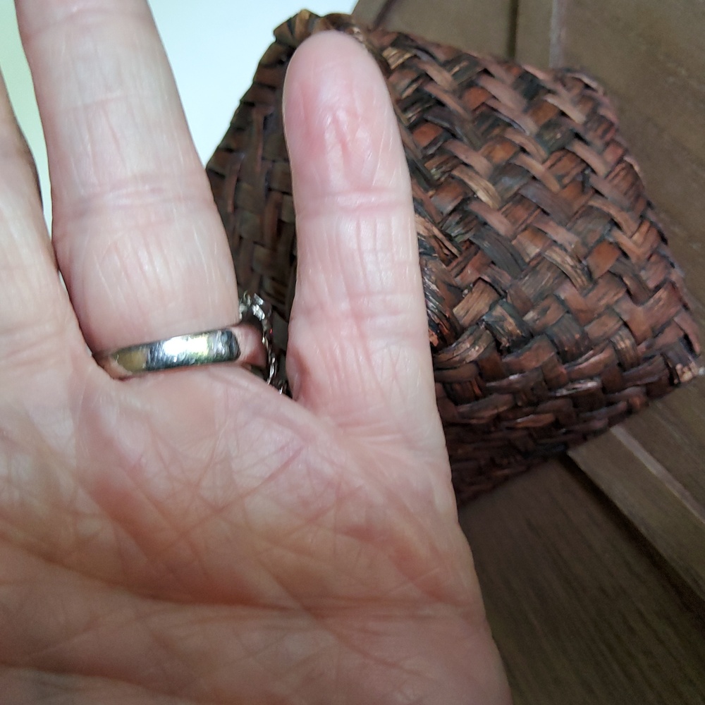 Elegant Silvertone Pink Stone Ring - Picture 6 of 7